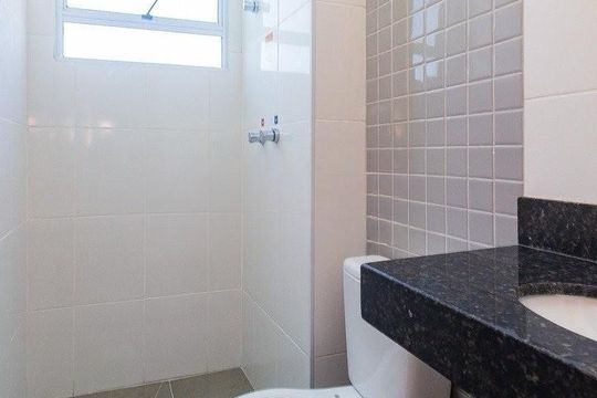 Banheiro 1 de apartamento à venda com 2 quartos, 56m² em Jardim Carvalho, Porto Alegre
