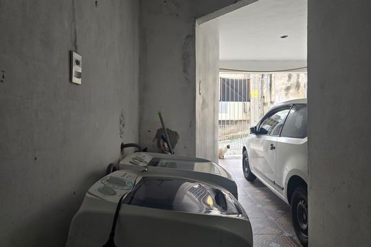 Area de Serviço e Garagem / Casa 02 de casa à venda com 5 quartos, 130m² em Jardim Dourado, Guarulhos
