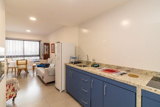 Cozinha de apartamento para alugar com 1 quarto, 34m² em Azenha, Porto Alegre