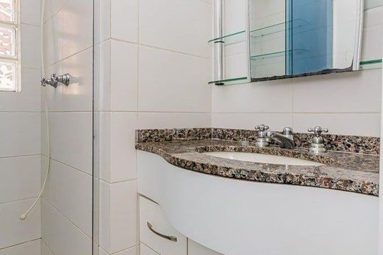Banheiro de apartamento para alugar com 2 quartos, 65m² em Centro Histórico, Porto Alegre