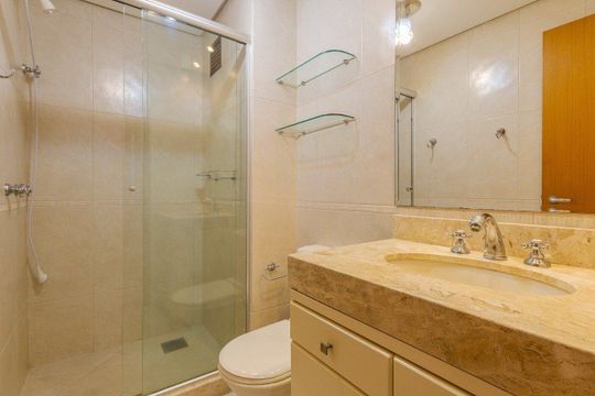 Banheiro 1 de apartamento para alugar com 3 quartos, 118m² em Jardim Itu, Porto Alegre