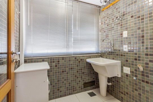 Área de Serviço de apartamento para alugar com 3 quartos, 118m² em Jardim Itu, Porto Alegre