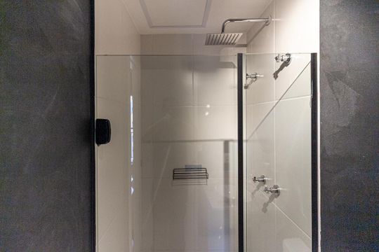 Banheiro de kitnet/studio à venda com 1 quarto, 21m² em República, São Paulo