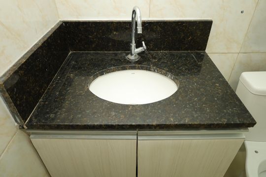 Banheiro de apartamento para alugar com 2 quartos, 49m² em Guaianases, São Paulo