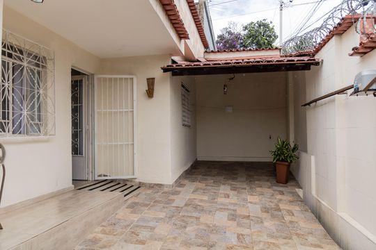 Entrada de casa à venda com 3 quartos, 174m² em Salgado Filho, Belo Horizonte