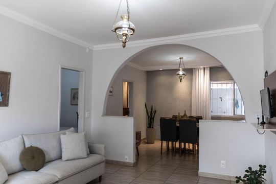 Casa à venda com 3 quartos, 174m² em Salgado Filho, Belo Horizonte
