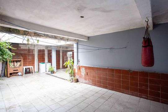 Quintal de casa à venda com 6 quartos, 257m² em Jardim Elisa, Diadema