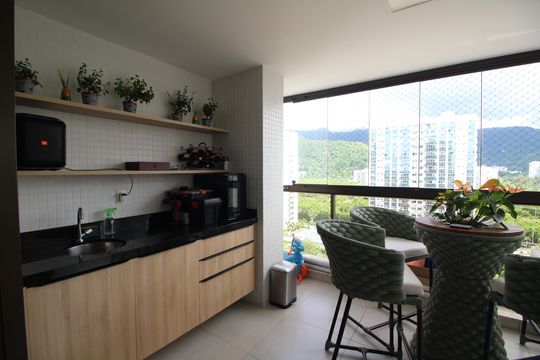 Varanda de apartamento à venda com 4 quartos, 160m² em Barra da Tijuca, Rio de Janeiro