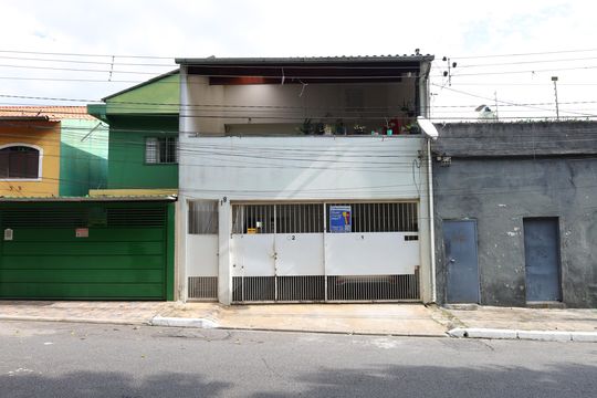 Fachada do imóvel - Placa instalada no portão do imóvel - Código da placa:YZUS-1623 de casa para alugar com 2 quartos, 60m² em Vila Jacuí, São Paulo