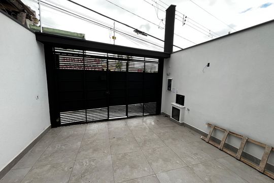 Garagem de casa à venda com 2 quartos, 70m² em Vila Guaca, São Paulo
