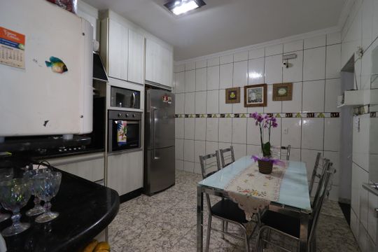 Cozinha de casa à venda com 3 quartos, 144m² em Jardim Santo Alberto, Santo André