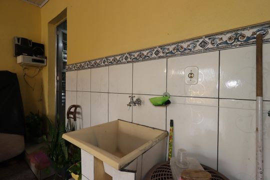 Casa dos Fundos - Área de Serviço de casa à venda com 3 quartos, 144m² em Jardim Santo Alberto, Santo André