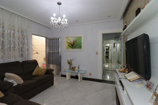 Sala de casa à venda com 3 quartos, 144m² em Jardim Santo Alberto, Santo André