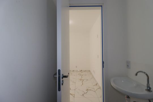 Banheiro de apartamento à venda com 1 quarto, 33m² em Parque das Nações, Santo André