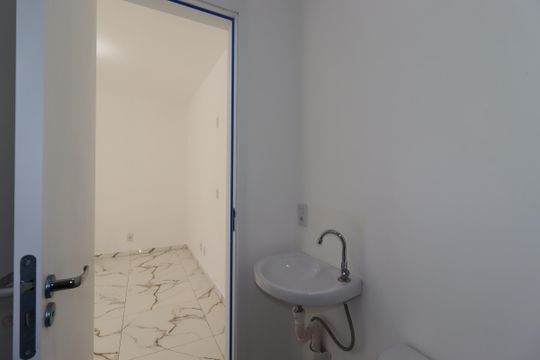 Banheiro de apartamento à venda com 1 quarto, 33m² em Parque das Nações, Santo André