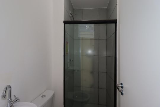 Banheiro de apartamento à venda com 1 quarto, 33m² em Parque das Nações, Santo André