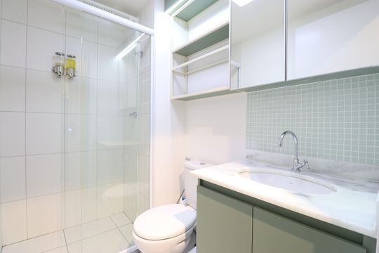 Banheiro de kitnet/studio à venda com 1 quarto, 25m² em Perdizes, São Paulo