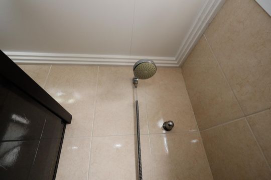 Banheiro da Suíte de apartamento para alugar com 3 quartos, 55m² em Parque Novo Mundo, São Paulo