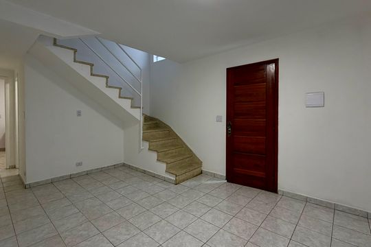 Casa para alugar com 2 quartos, 170m² em Jardim Arpoador, São Paulo