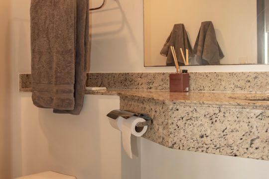 Banheiro de kitnet/studio para alugar com 1 quarto, 28m² em Vila Clementino, São Paulo