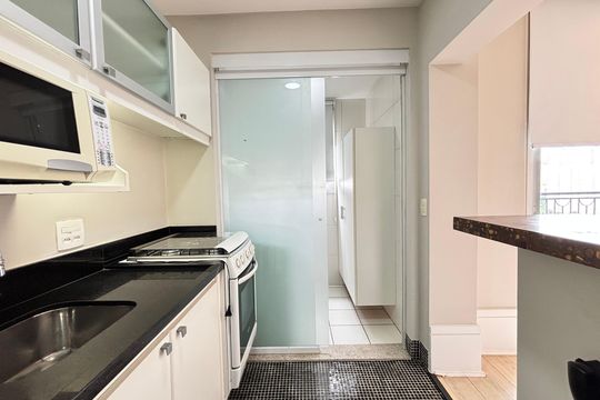 Cozinha de apartamento à venda com 1 quarto, 48m² em Vila Nova Conceição, São Paulo