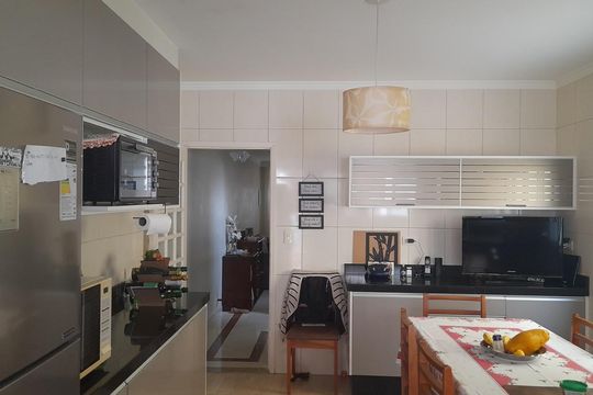 Cozinha de casa à venda com 3 quartos, 201m² em Vila Nivi, São Paulo