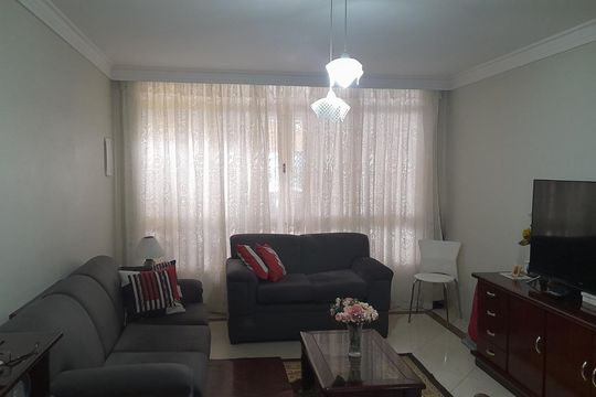 Sala de casa à venda com 3 quartos, 201m² em Vila Nivi, São Paulo