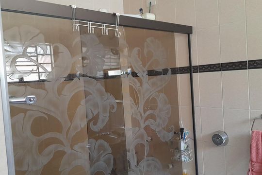 Banheiro de casa à venda com 3 quartos, 201m² em Vila Nivi, São Paulo