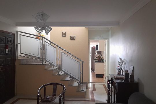 Sala de casa à venda com 3 quartos, 201m² em Vila Nivi, São Paulo