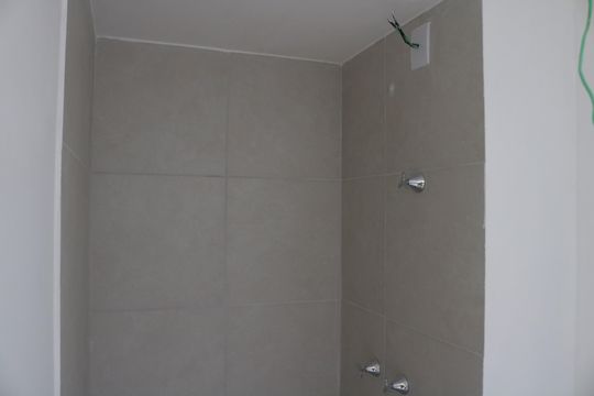 Banheiro de apartamento à venda com 1 quarto, 27m² em Barra Funda, São Paulo