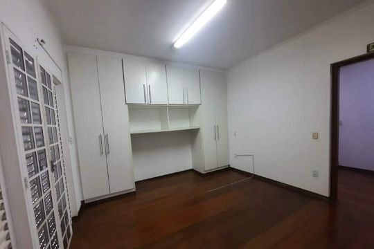 Casa para alugar com 10 quartos, 500m² em Jardim Chapadão, Campinas