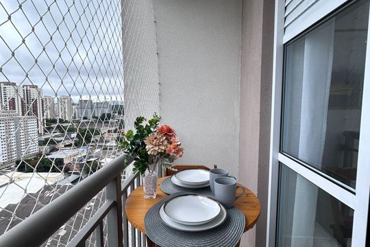 Varanda Sala  de apartamento para alugar com 1 quarto, 28m² em Jardim Caravelas, São Paulo