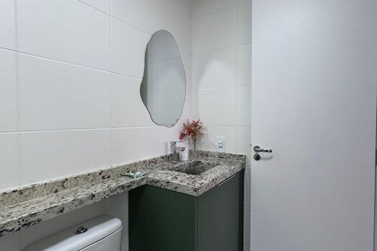 Banheiro da Suíte de apartamento para alugar com 1 quarto, 28m² em Jardim Caravelas, São Paulo