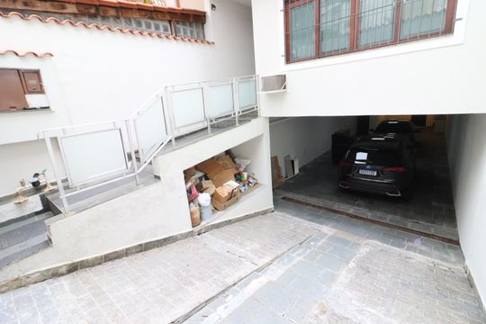 Garagem de casa à venda com 4 quartos, 219m² em Vila Campesina, Osasco