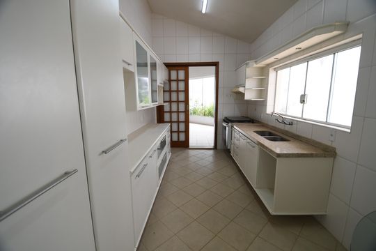Cozinha de casa de condomínio à venda com 4 quartos, 431m² em Bairro das Palmeiras, Campinas
