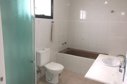 Banheiro da Suíte 2 de apartamento para alugar com 2 quartos, 120m² em José Menino, Santos