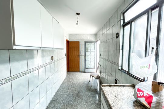 Apartamento à venda com 3 quartos, 202m² em Heliópolis, Belo Horizonte