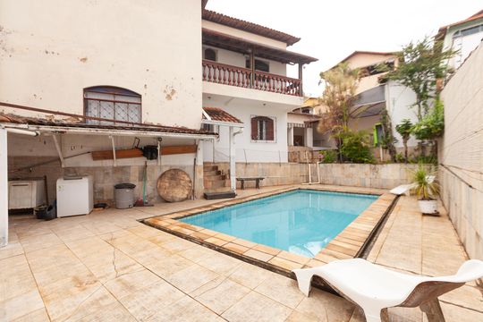 Casa para alugar com 3 quartos, 550m² em Inconfidentes, Contagem