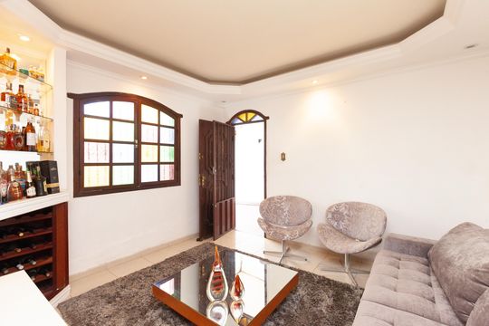 Casa para alugar com 3 quartos, 550m² em Inconfidentes, Contagem