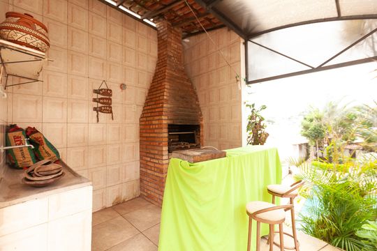 Casa para alugar com 3 quartos, 550m² em Inconfidentes, Contagem
