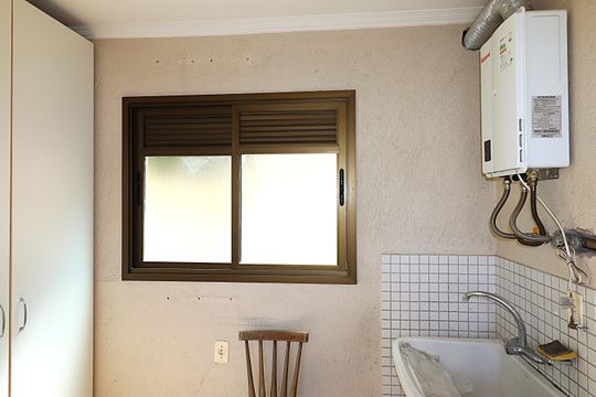 Janela da Área de Serviço de apartamento à venda com 3 quartos, 160m² em Rio Branco, Porto Alegre
