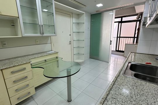 Cozinha de apartamento à venda com 3 quartos, 198m² em Recreio dos Bandeirantes, Rio de Janeiro