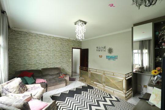 Sala de casa à venda com 3 quartos, 196m² em Taboão, Diadema