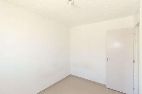 Quarto 1 de apartamento para alugar com 2 quartos, 60m² em Santa Cruz, Rio de Janeiro