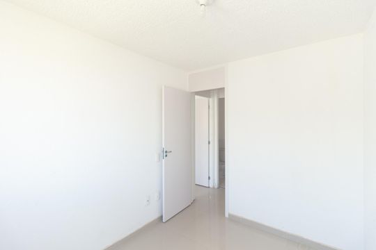 Quarto 2 de apartamento para alugar com 2 quartos, 60m² em Santa Cruz, Rio de Janeiro