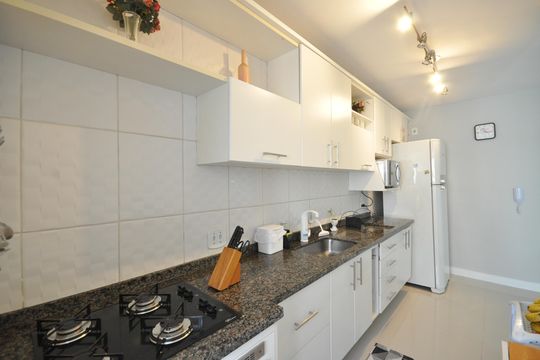 Cozinha de apartamento à venda com 2 quartos, 50m² em Vila Leonor, São Paulo