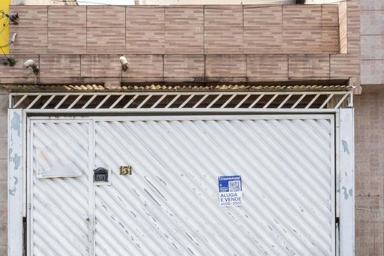 Fachada de casa à venda com 3 quartos, 160m² em Casa Grande, Diadema
