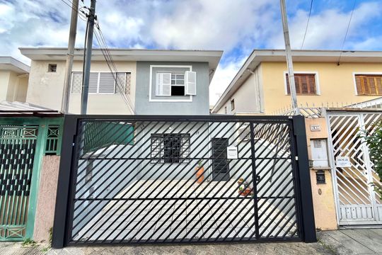 Fachada de casa à venda com 2 quartos, 98m² em Planalto Paulista, São Paulo