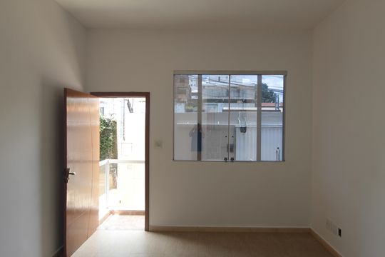 Sala de casa à venda com 3 quartos, 418m² em Heliópolis, Belo Horizonte
