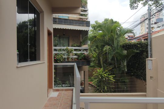 Fachada de casa à venda com 3 quartos, 418m² em Heliópolis, Belo Horizonte
